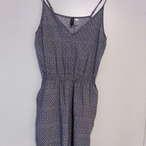 TOP  halter. DIVIDED  Size 10 And color black and white